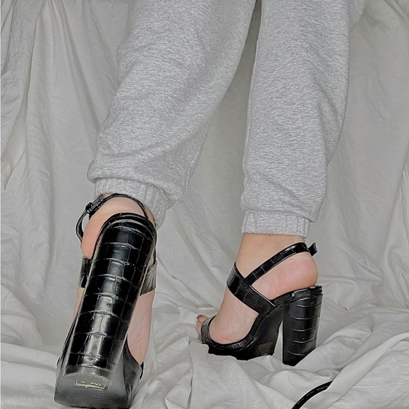chunky platform heels gator skin design size 8 i’m at 7 1/2 heel 6 1/2 - Picture 3 of 4